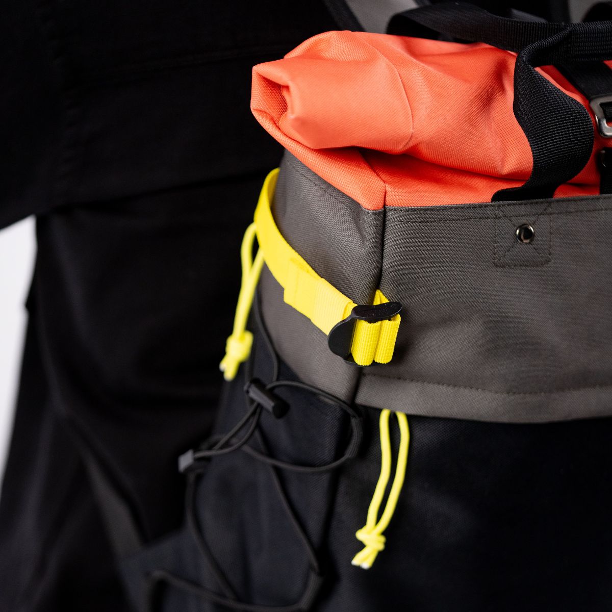 Rolltop Rucksack Khaki und Orange